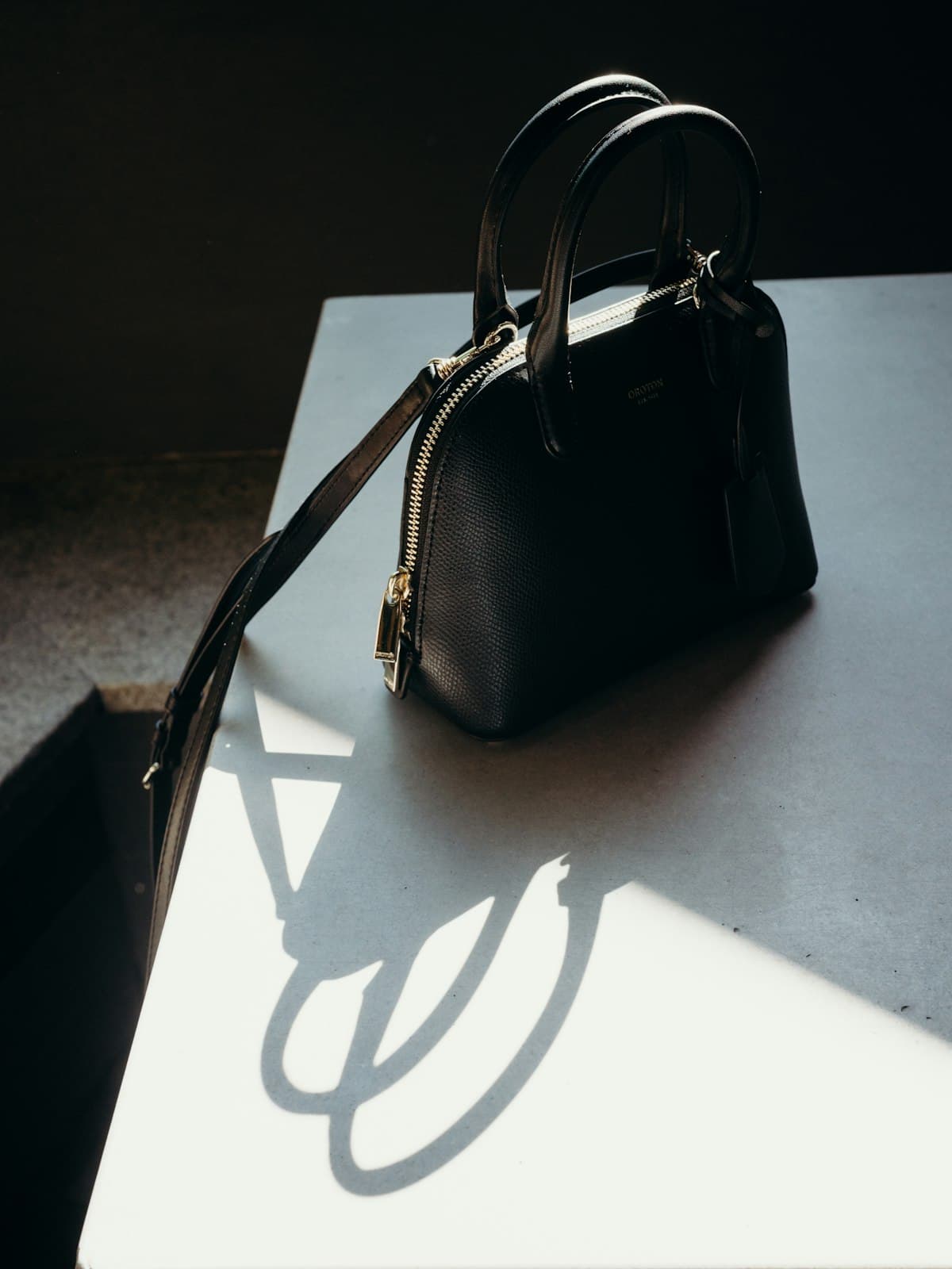 Coccinelle — Zaino in pelle con zip frontale
