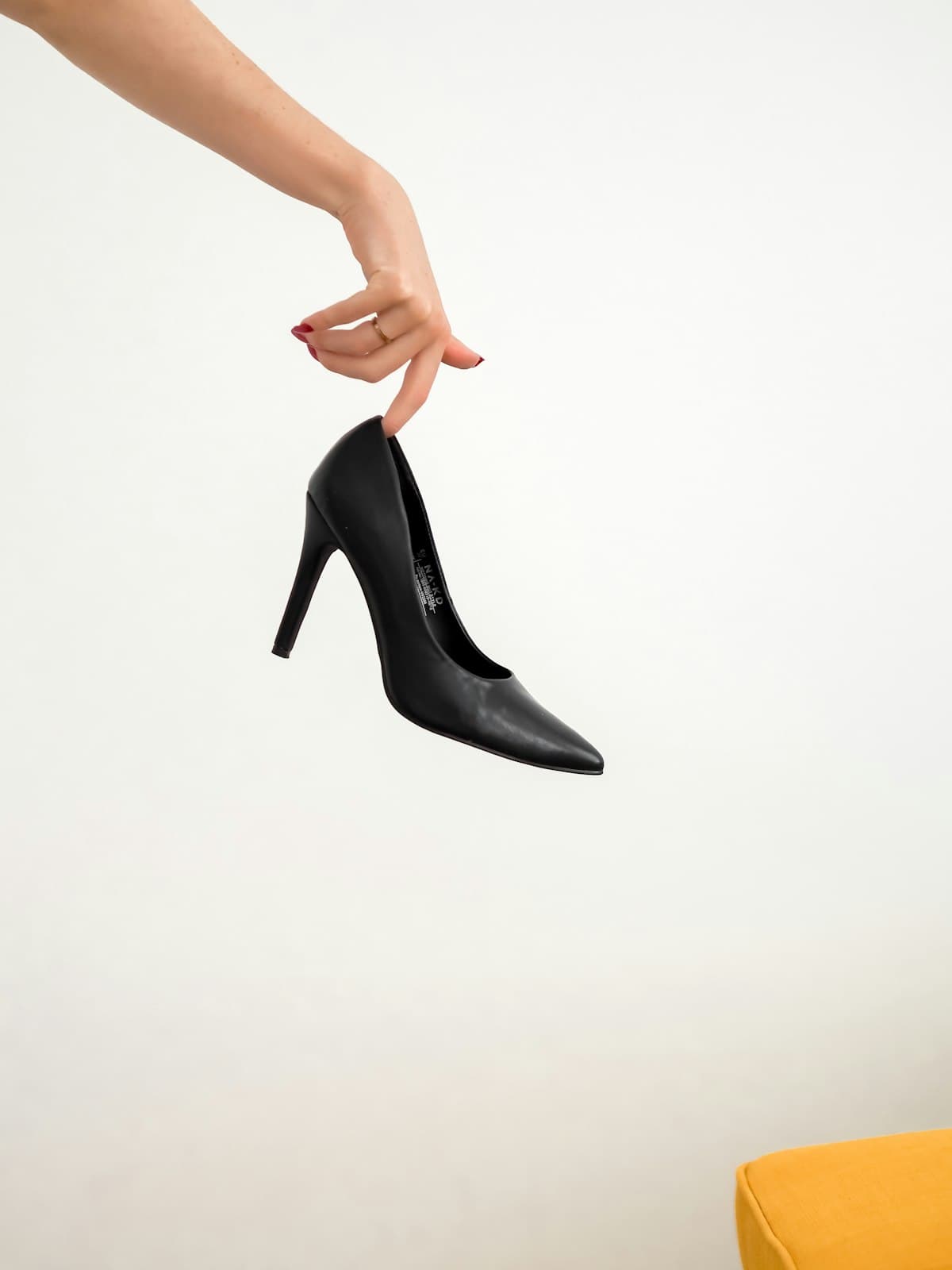 Guess — Décolleté slingback con tacco 60