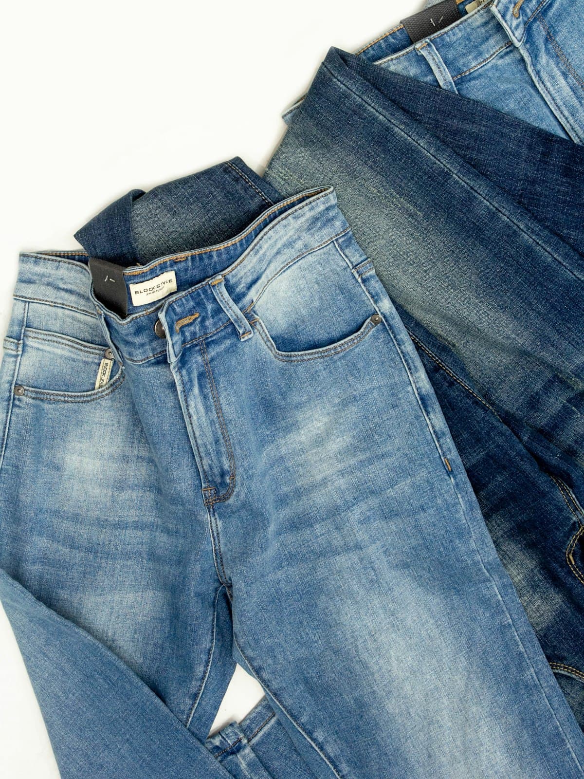 Calvin Klein — Jeans skinny a vita media
