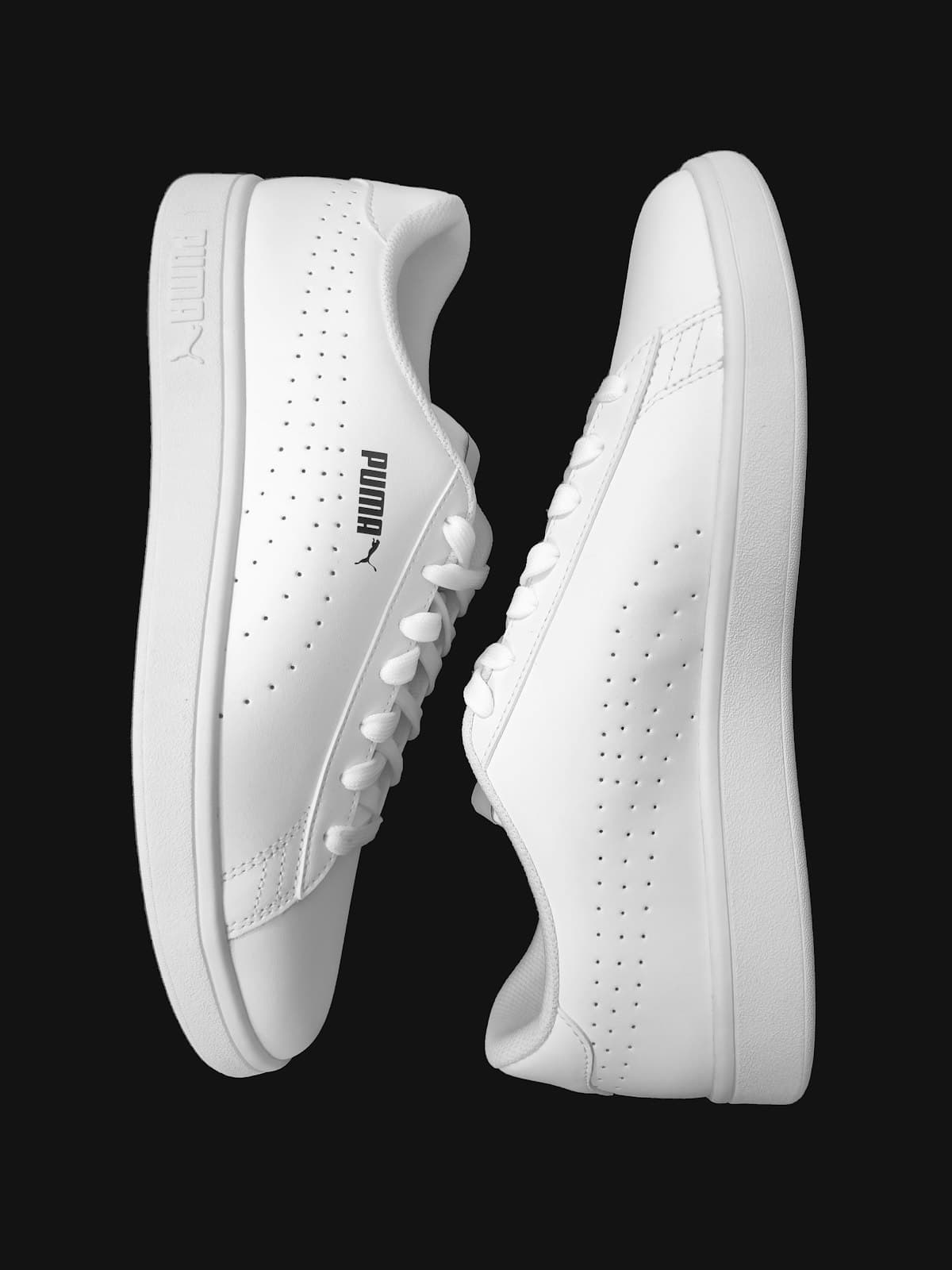 Veja — Sneakers in pelle con logo laterale