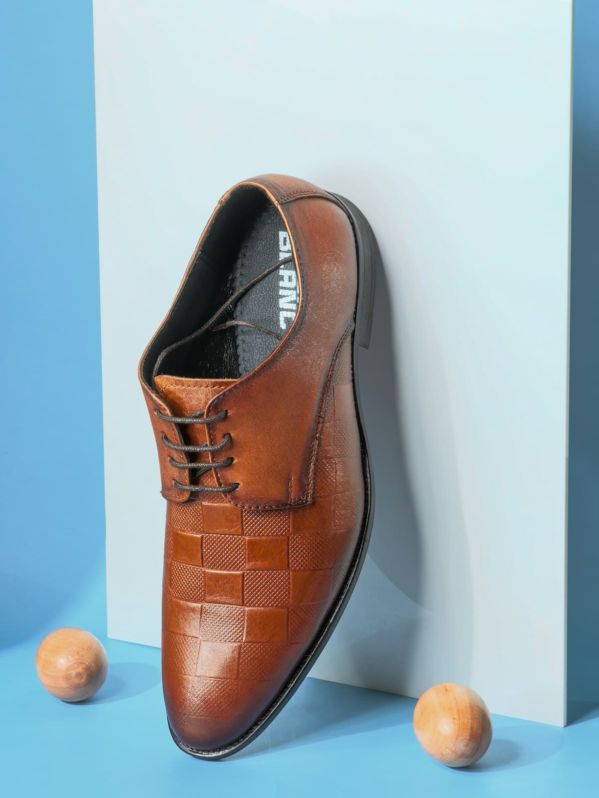 Geox — Stringata traspirante con suola in gomma