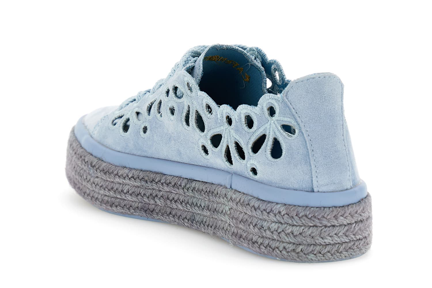 Sneakers allacciate in pelle con intagli laserati cielo — vista 2