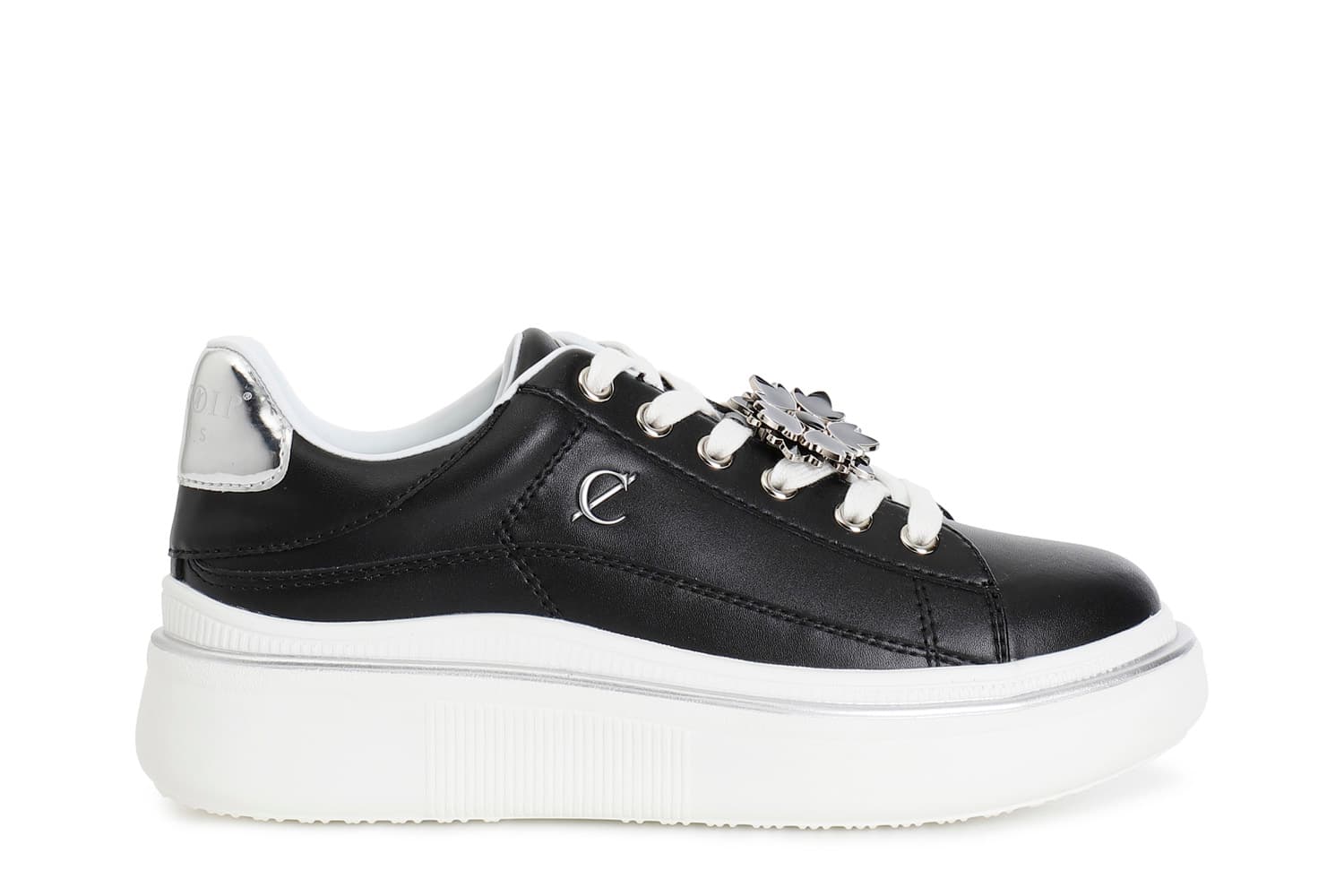Sneaker in pelle con accessorio smaltato nero — vista 3