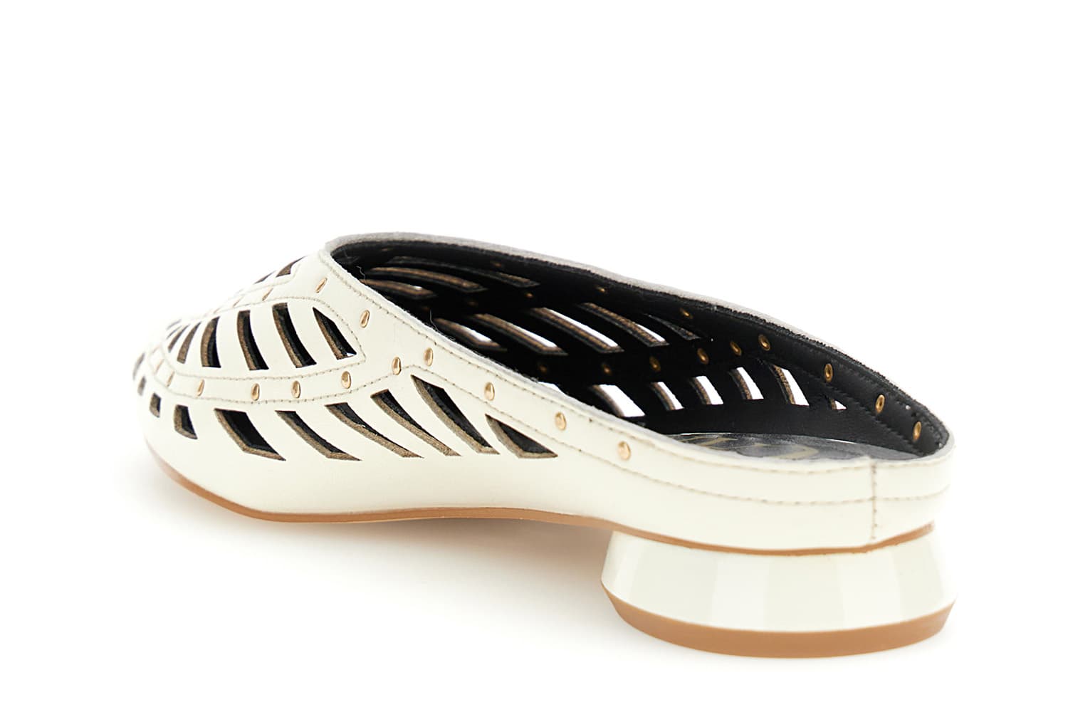 Sabot in nappa traforata con borchie bianco — vista 2
