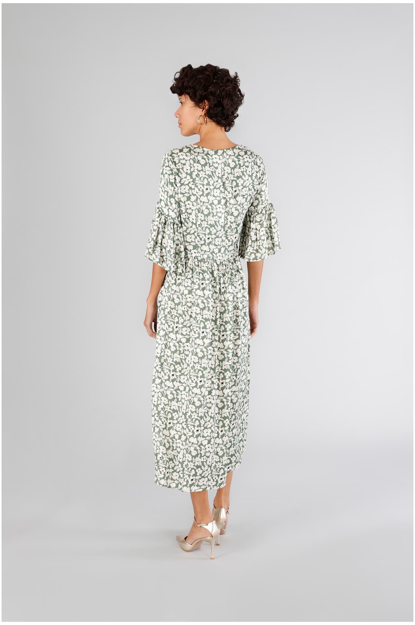 Abito lungo con scollo rotondo in satin fiore verde — vista 2