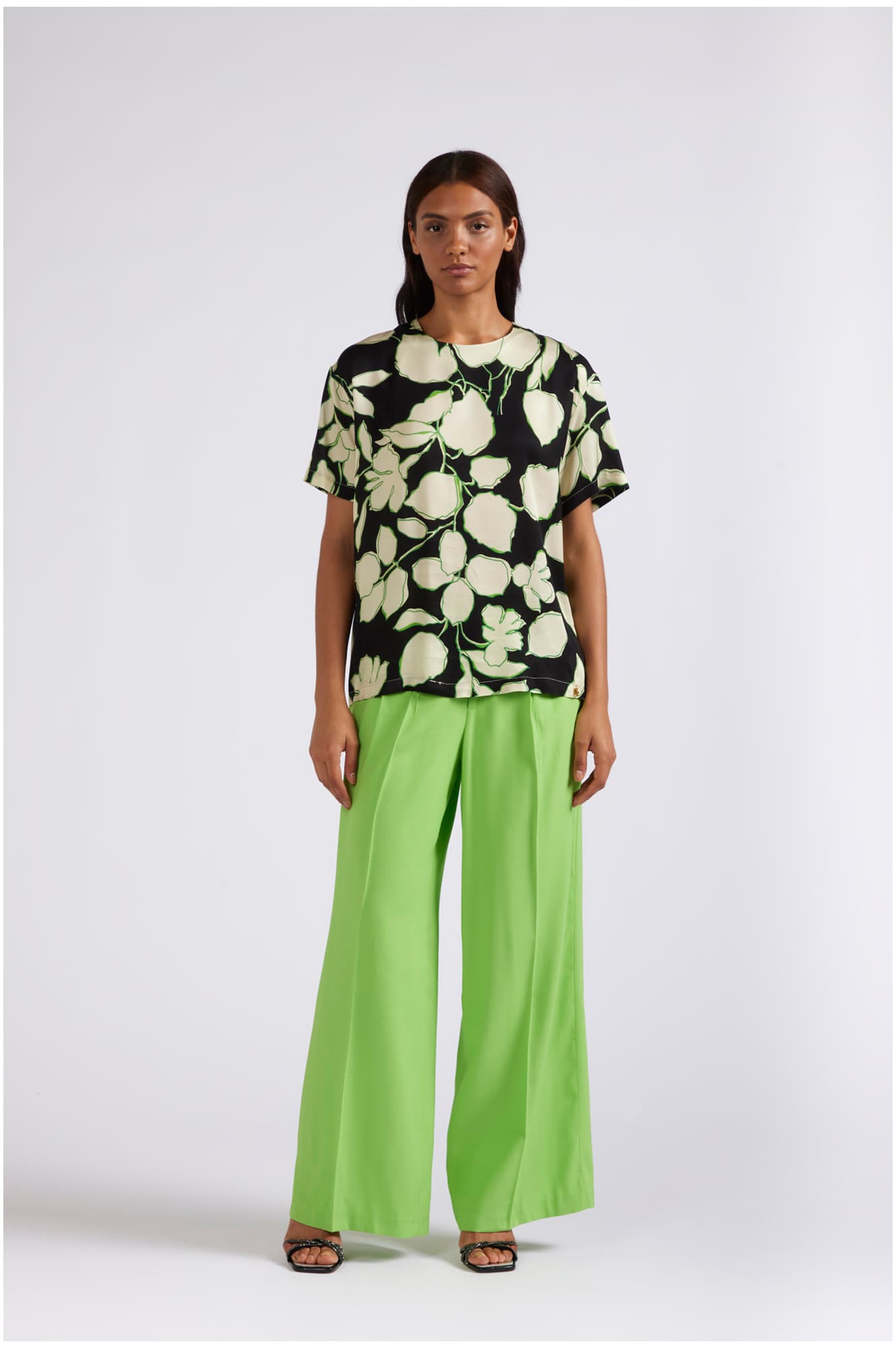 CafèNoir — Blusa manica corta in satin di viscosa stampata maxy fiore nero