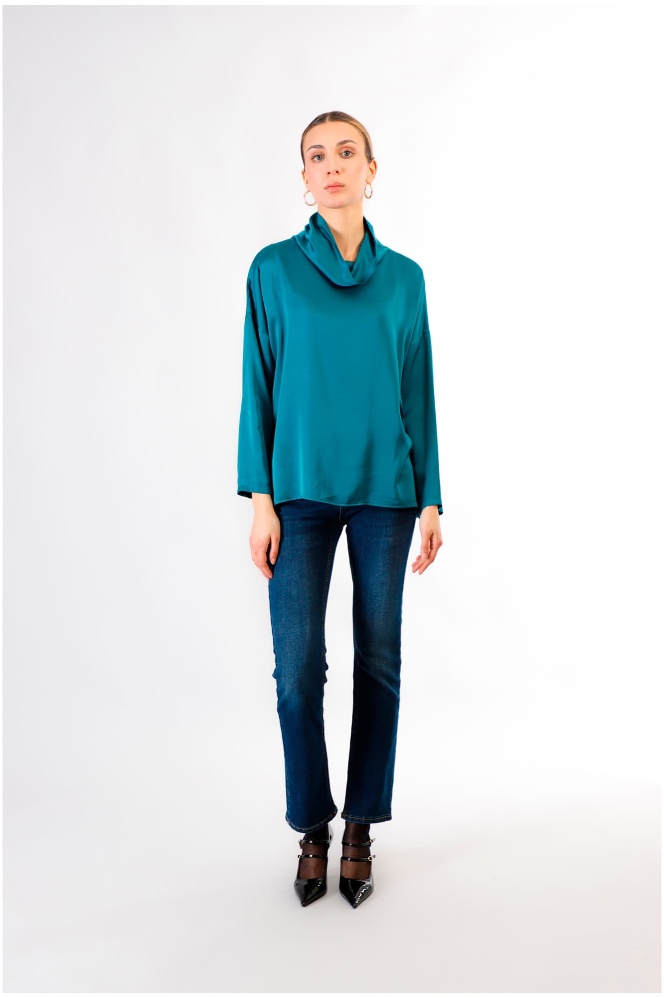 CafèNoir — Blusa tinto capo con collo vulcano pavone