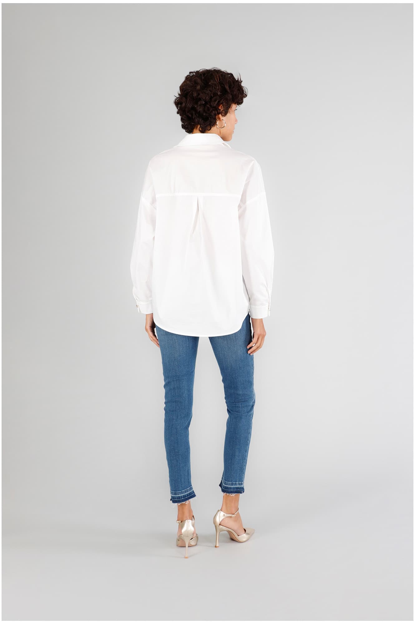 Camicia scollatura profonda e pattine bianco — vista 2