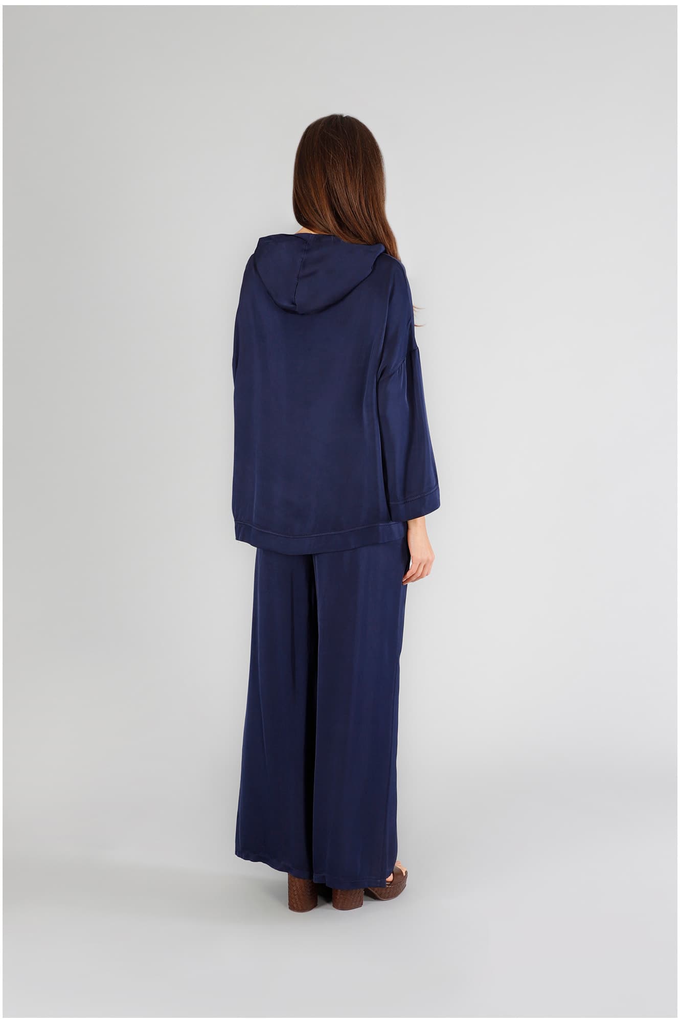 Blusa con cappuccio in satin navy — vista 2