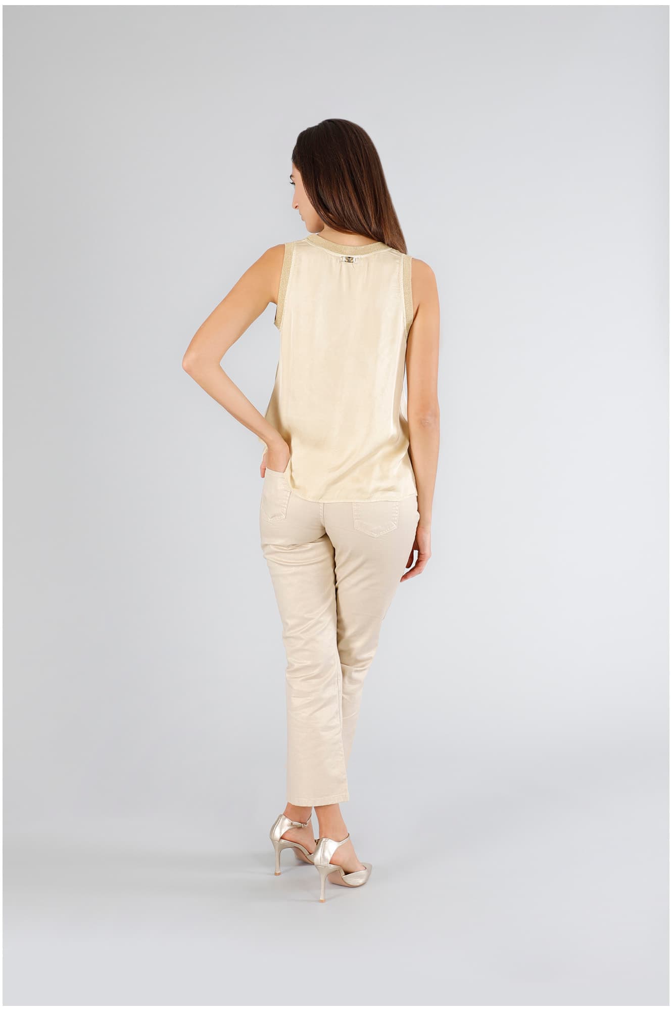 Top smanicato in satin burro — vista 2