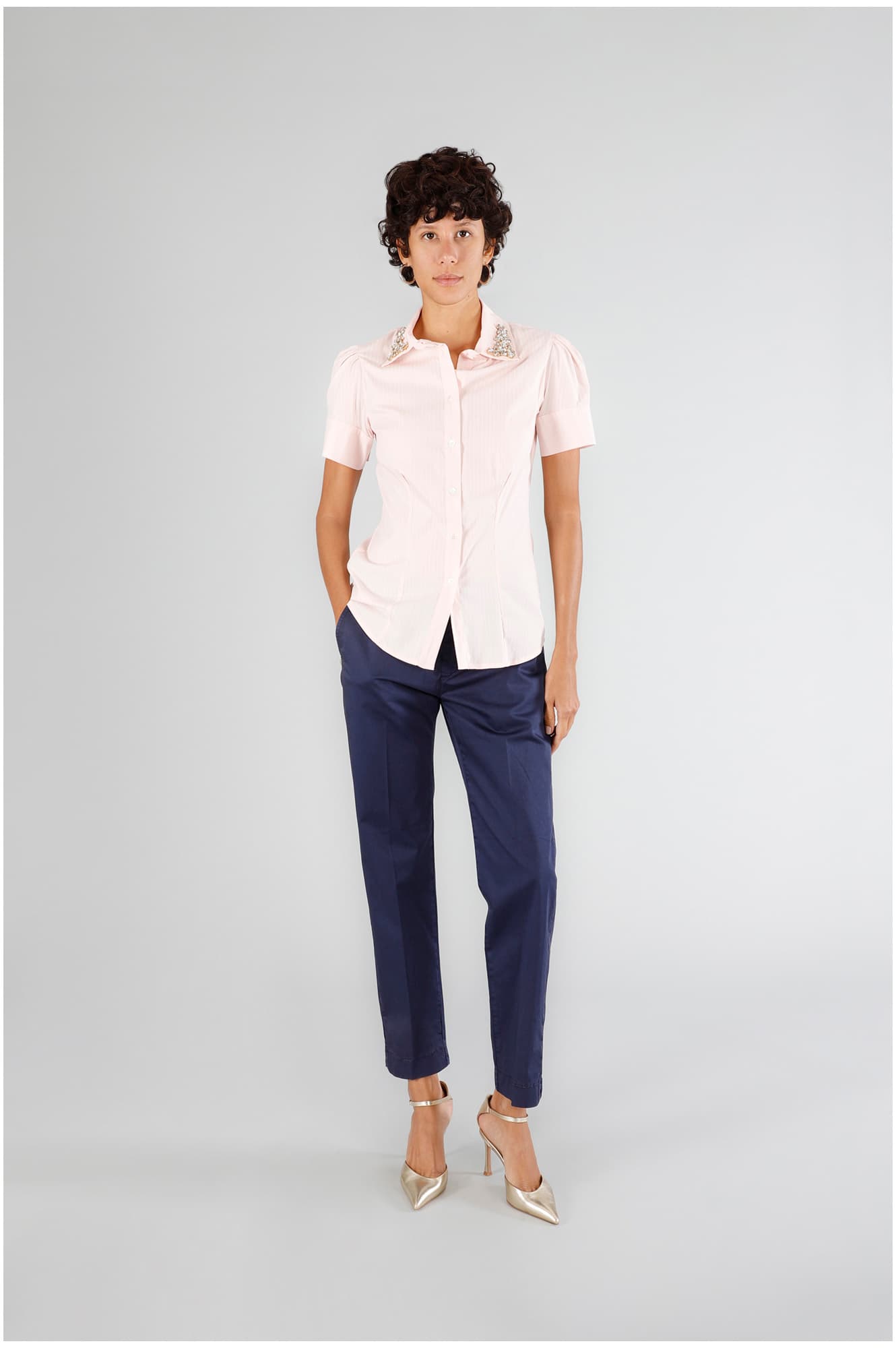 Camicia rigata con applicazione gioiello rosa — vista 3