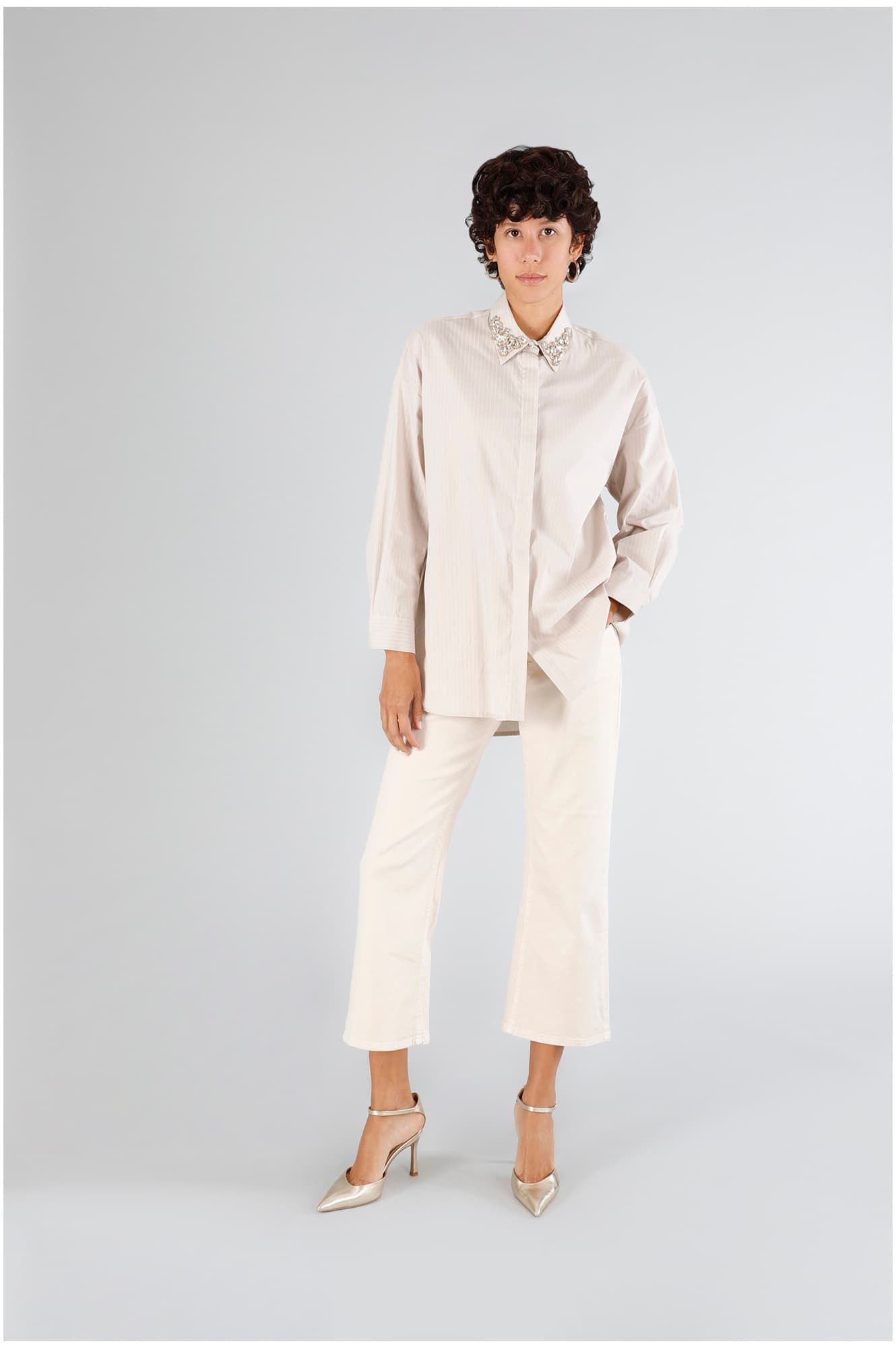 CafèNoir — Camicia over rigata con applicazione gioiello sabbia
