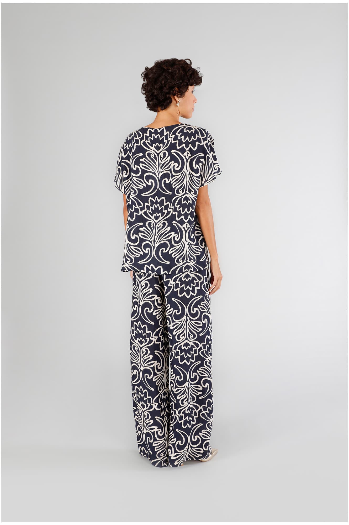 Blusa scollo a "v" in marocaine stampato arabesco multiblu — vista 2