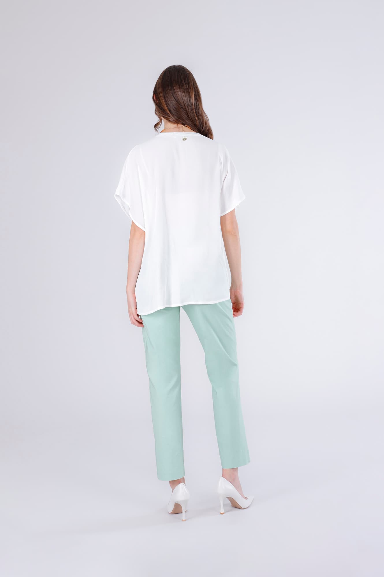 Blusa manica corta a kimono con rifiniture in raso bianco — vista 2