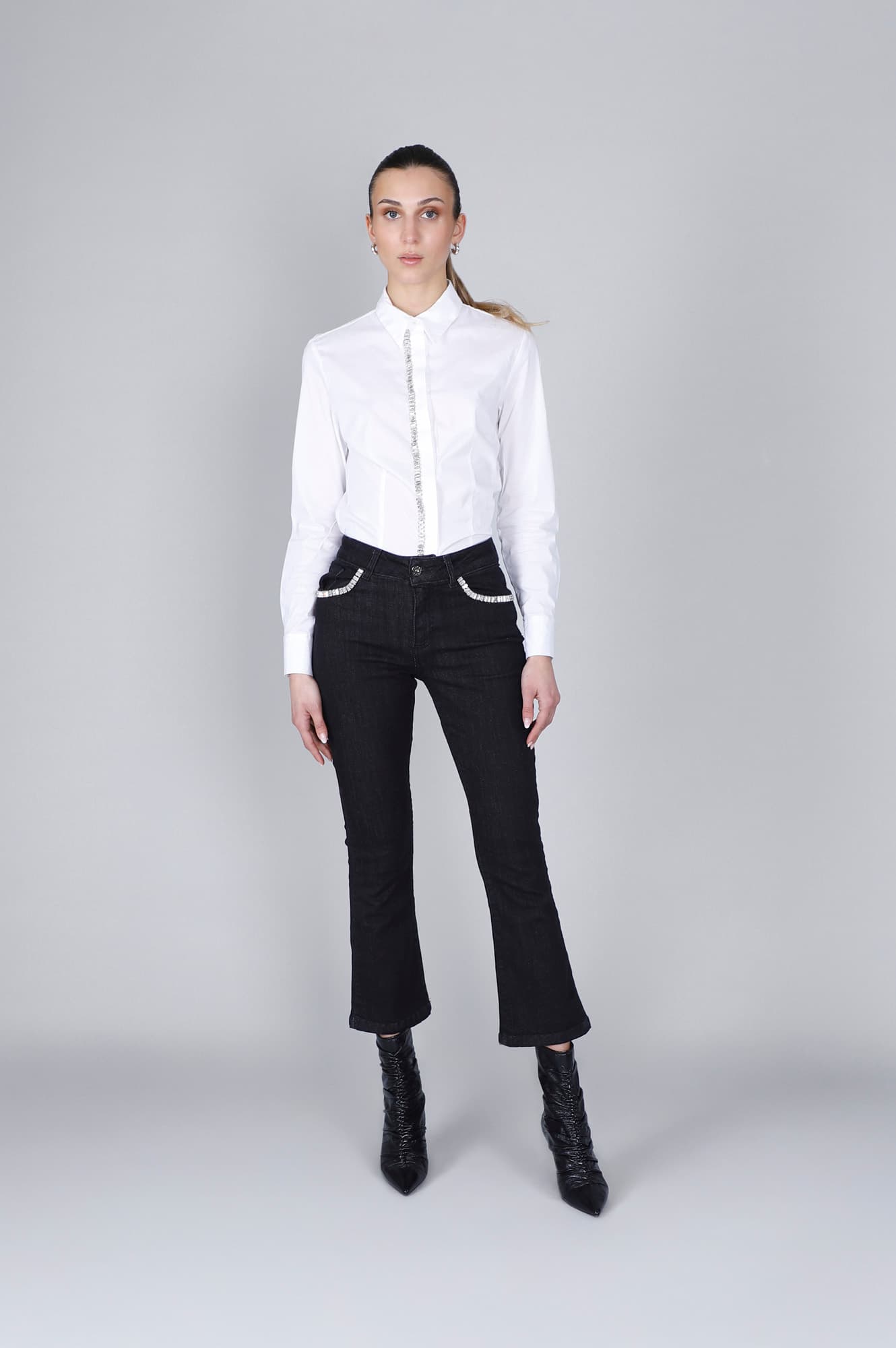 CafèNoir — Jeans cropped flare con strass alle tasche nero