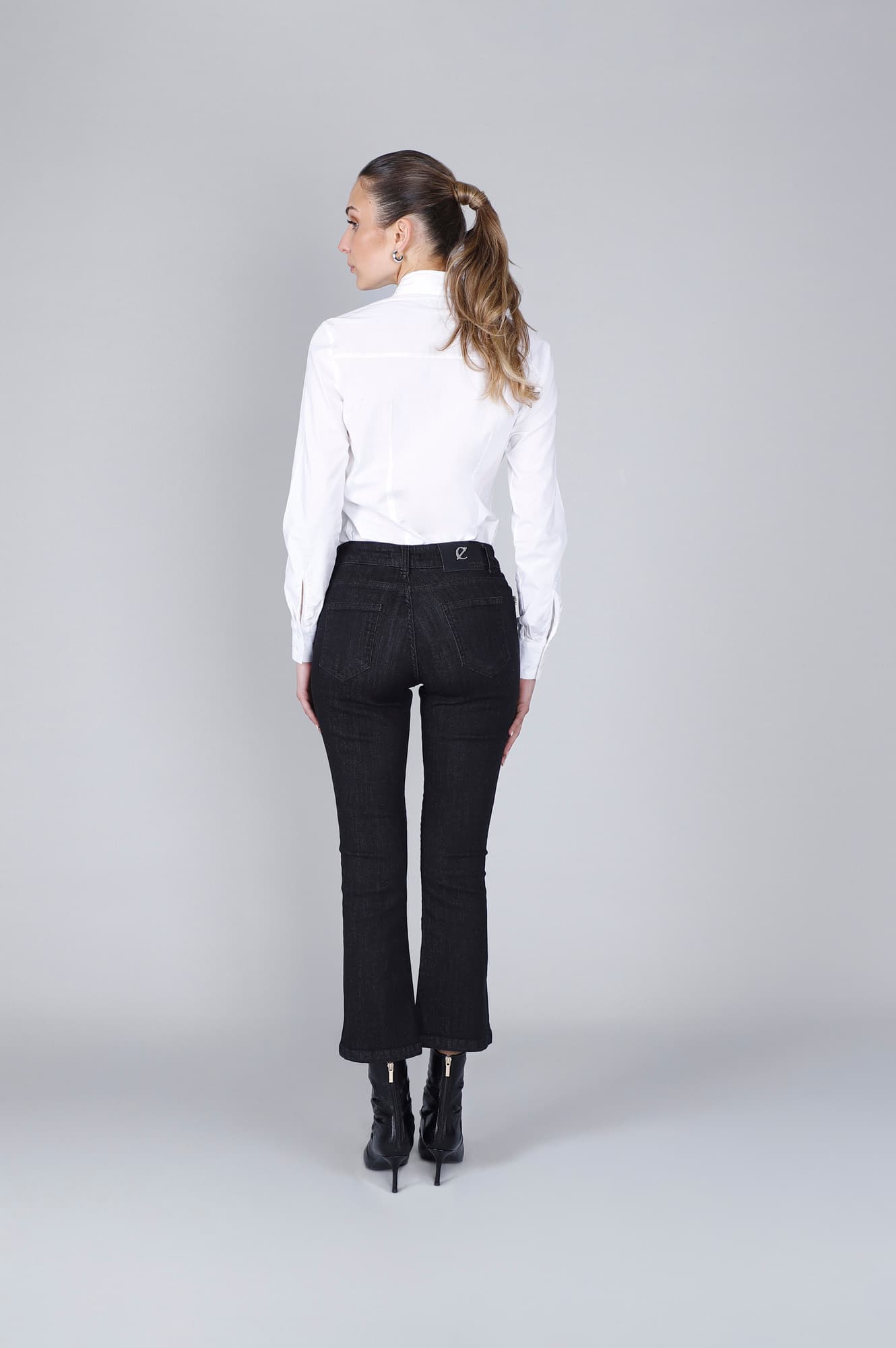 Jeans cropped flare con strass alle tasche nero — vista 2