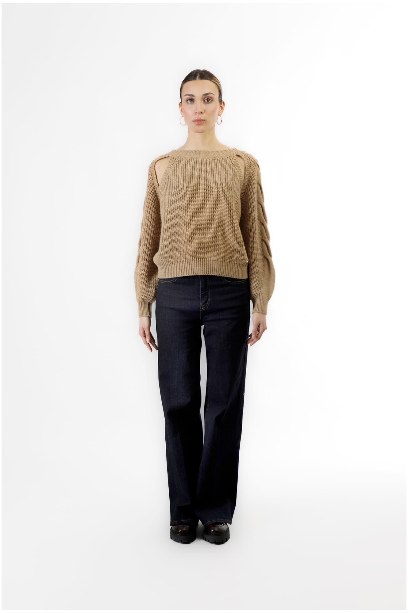 CafèNoir — Maglia girocollo con aperture alle spalle cammello