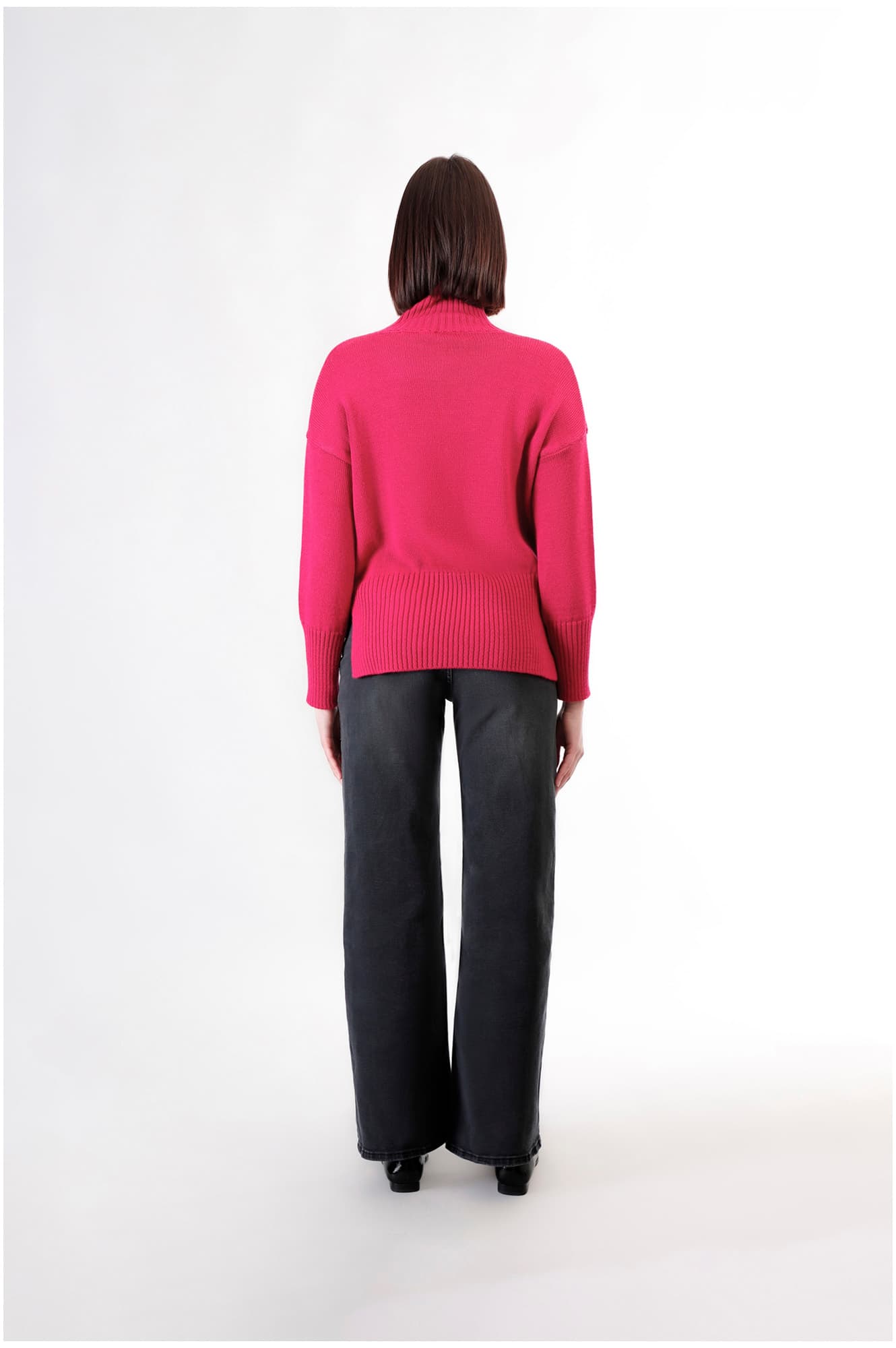 Maglia oversize con collo alto magenta — vista 2