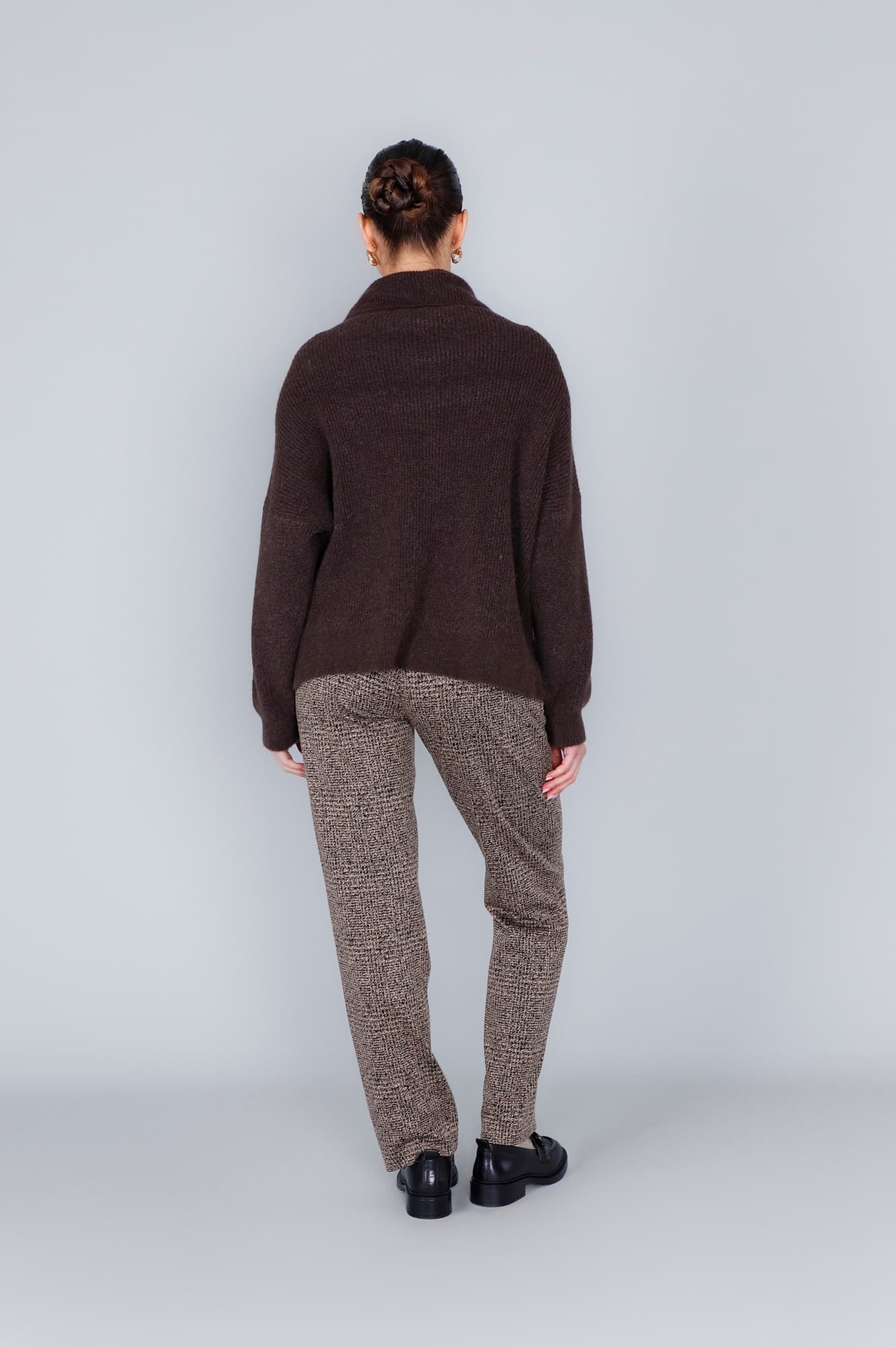 Maglione collo a ciambella costa inglese cioccolato — vista 2