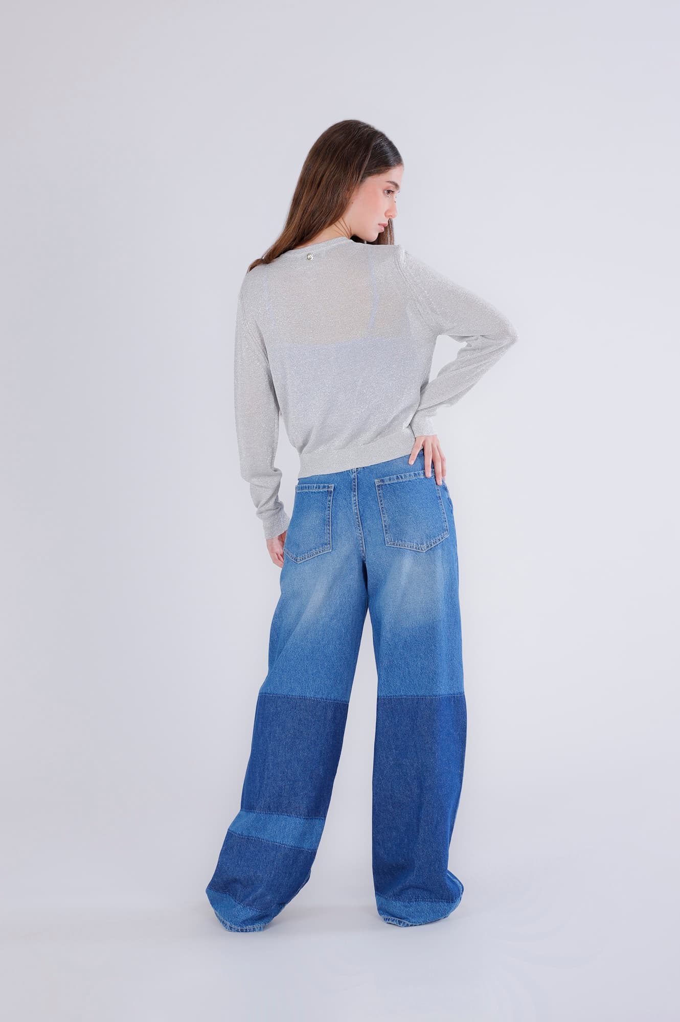 Cardigan da donna in filato lurex con bottoni gioiello avena — vista 2