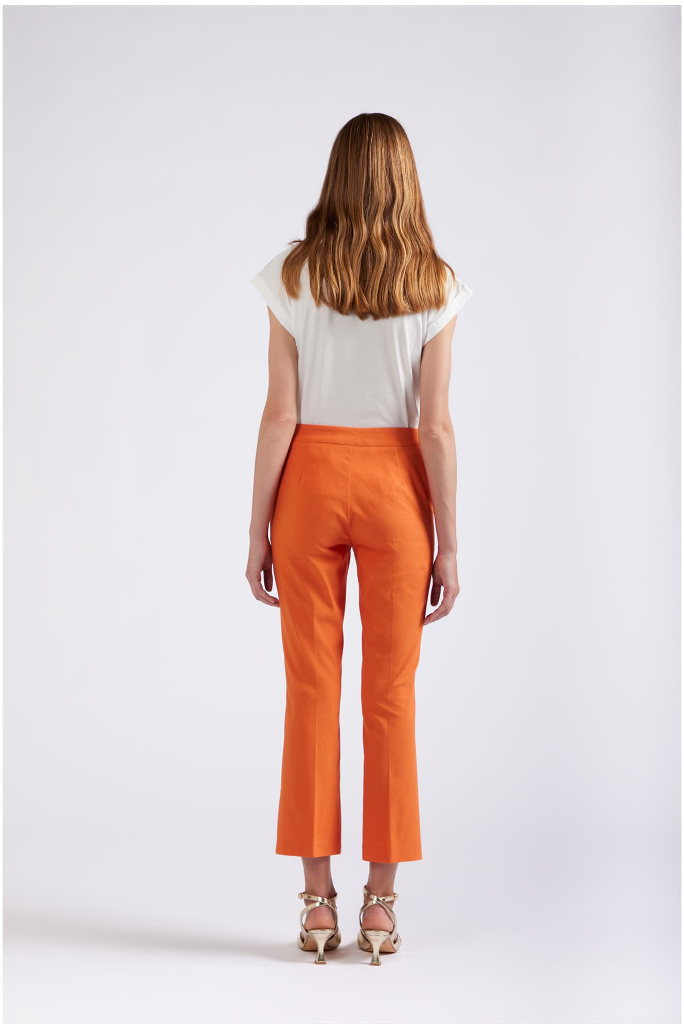 Pantaloni cropped flare in tessuto superstretch arancio — vista 2