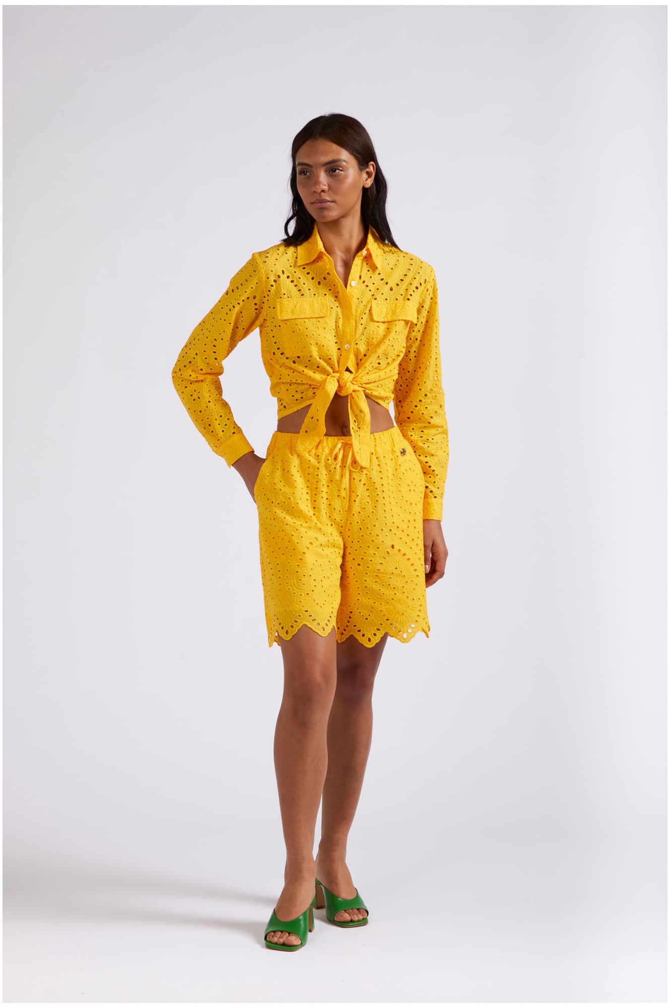 CafèNoir — Bermuda in sangallo giallo