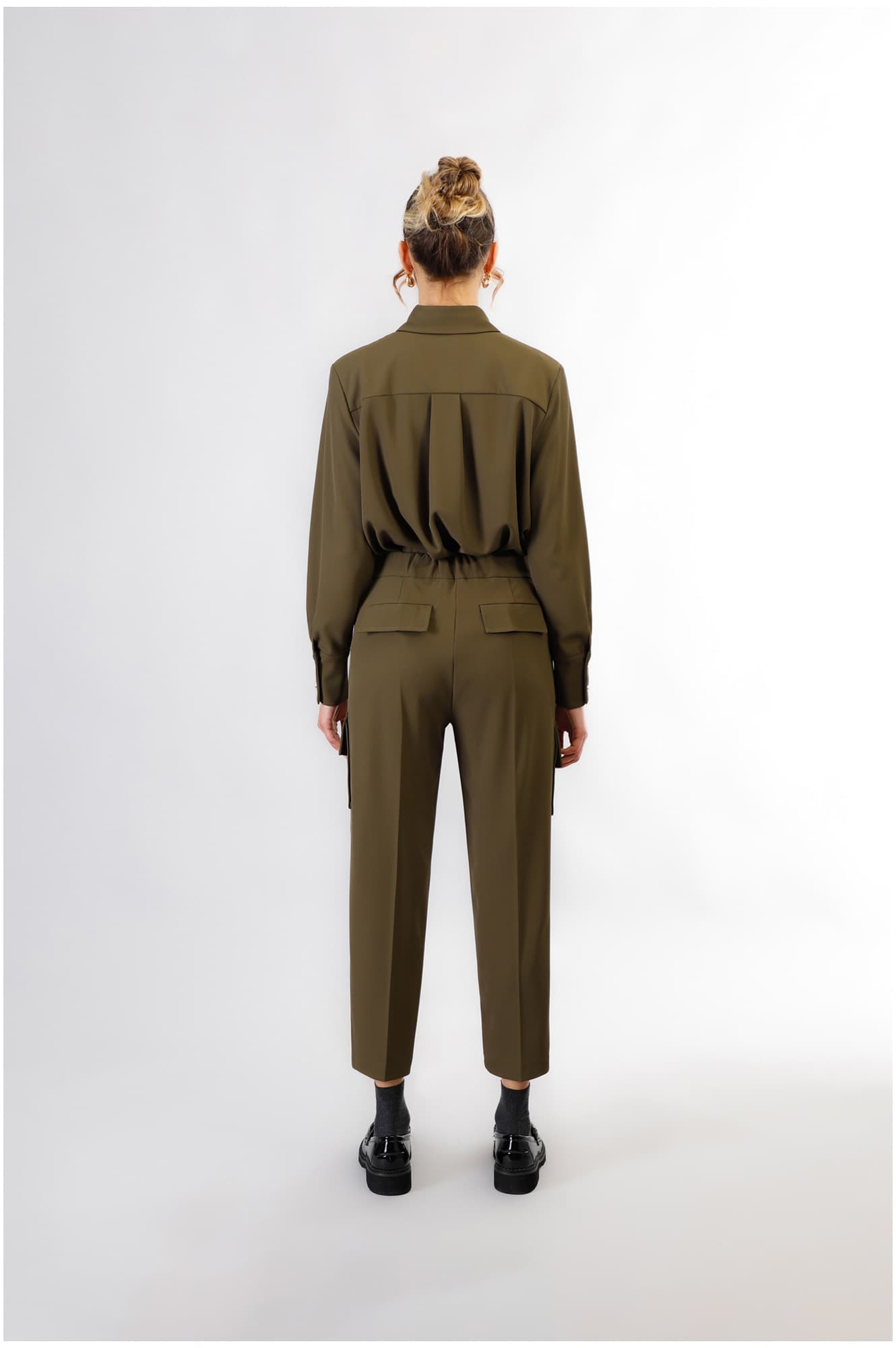 Pantaloni modello cargo con vita elasticata fango — vista 4