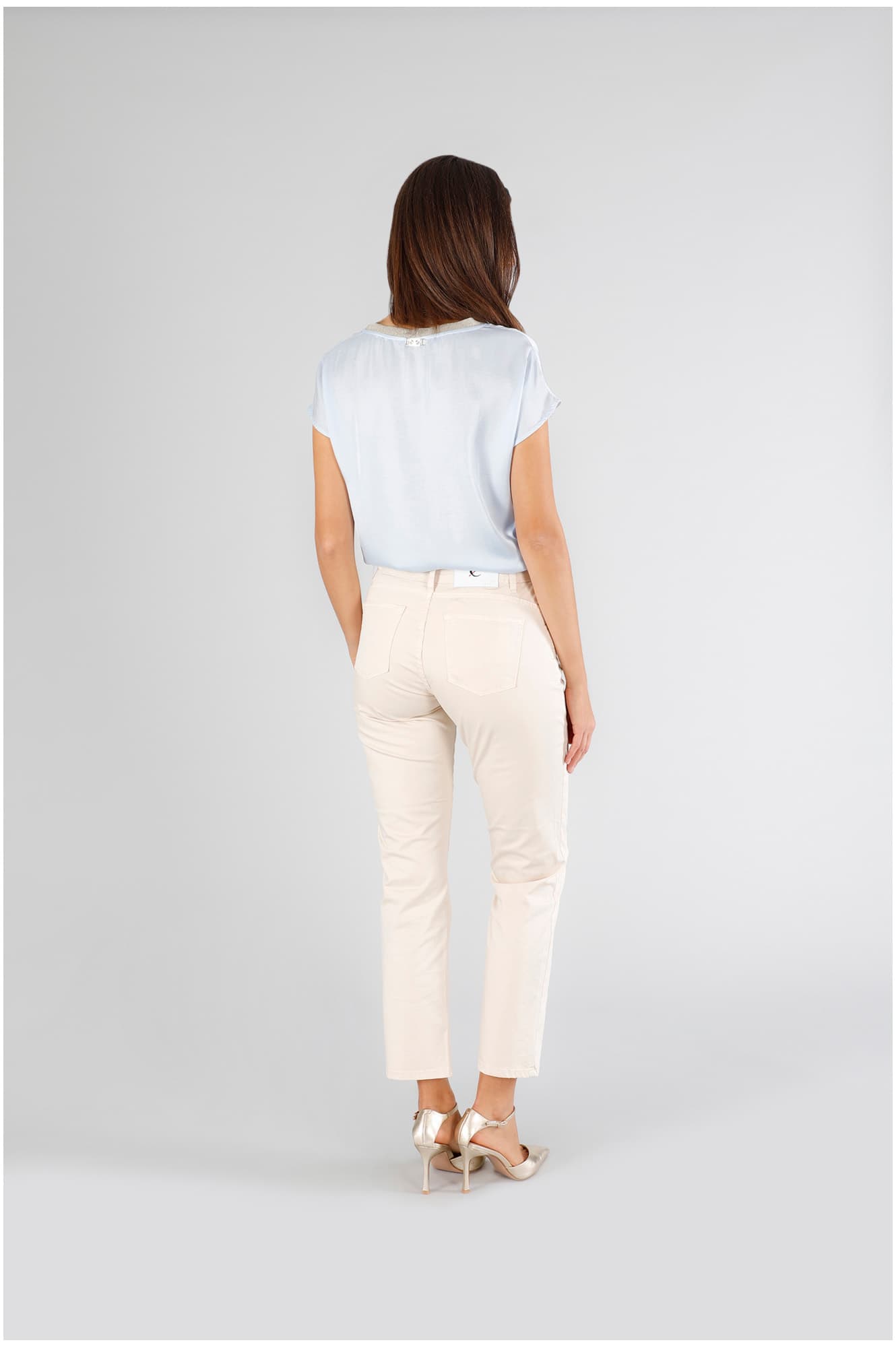 Pantaloni slim tinto capo sabbia — vista 4