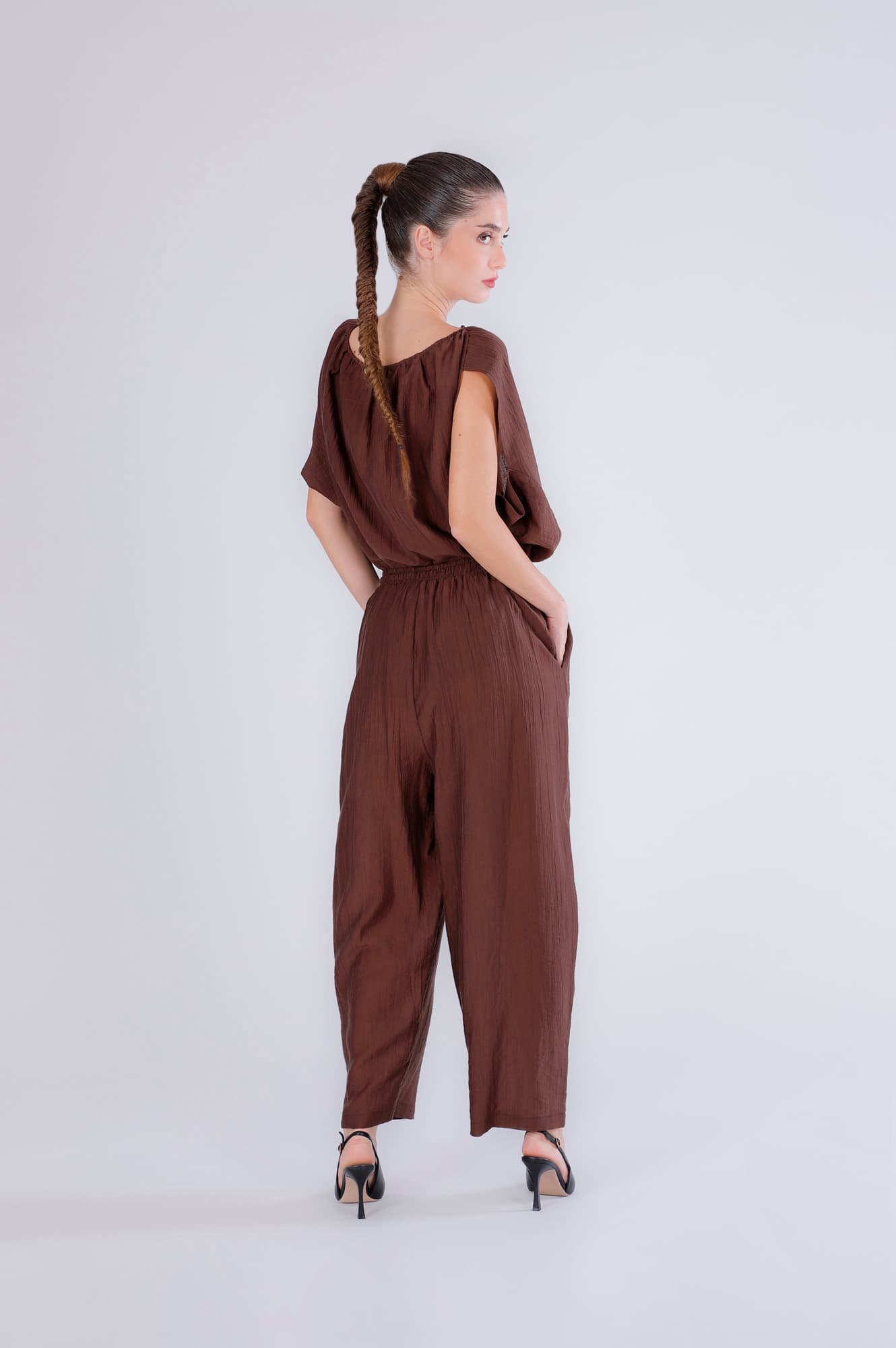 Pantaloni vita elasticata tessuto arricciato espresso — vista 2