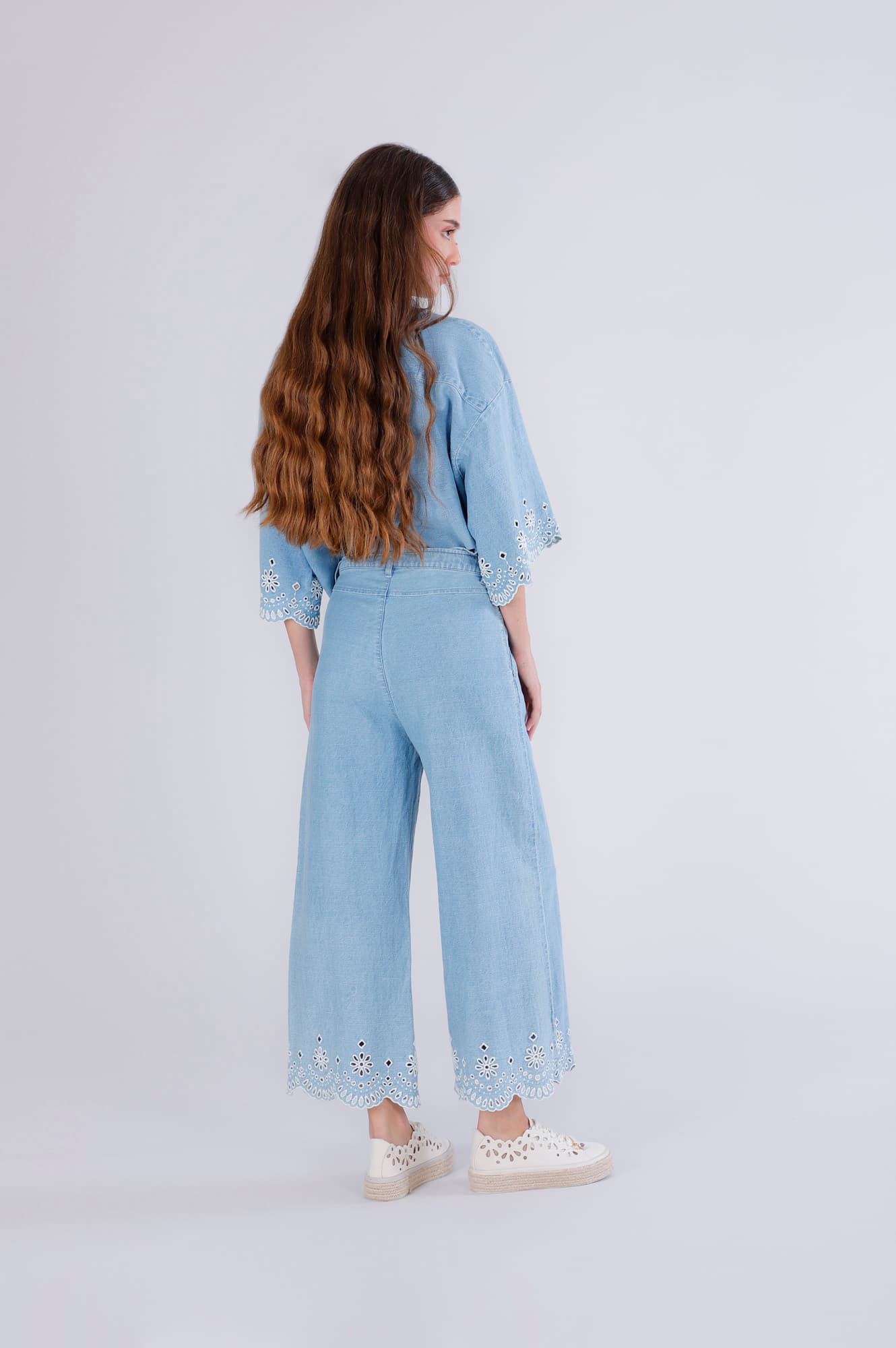 Pantaloni wide in jeans con ricamo al fondo celeste — vista 2