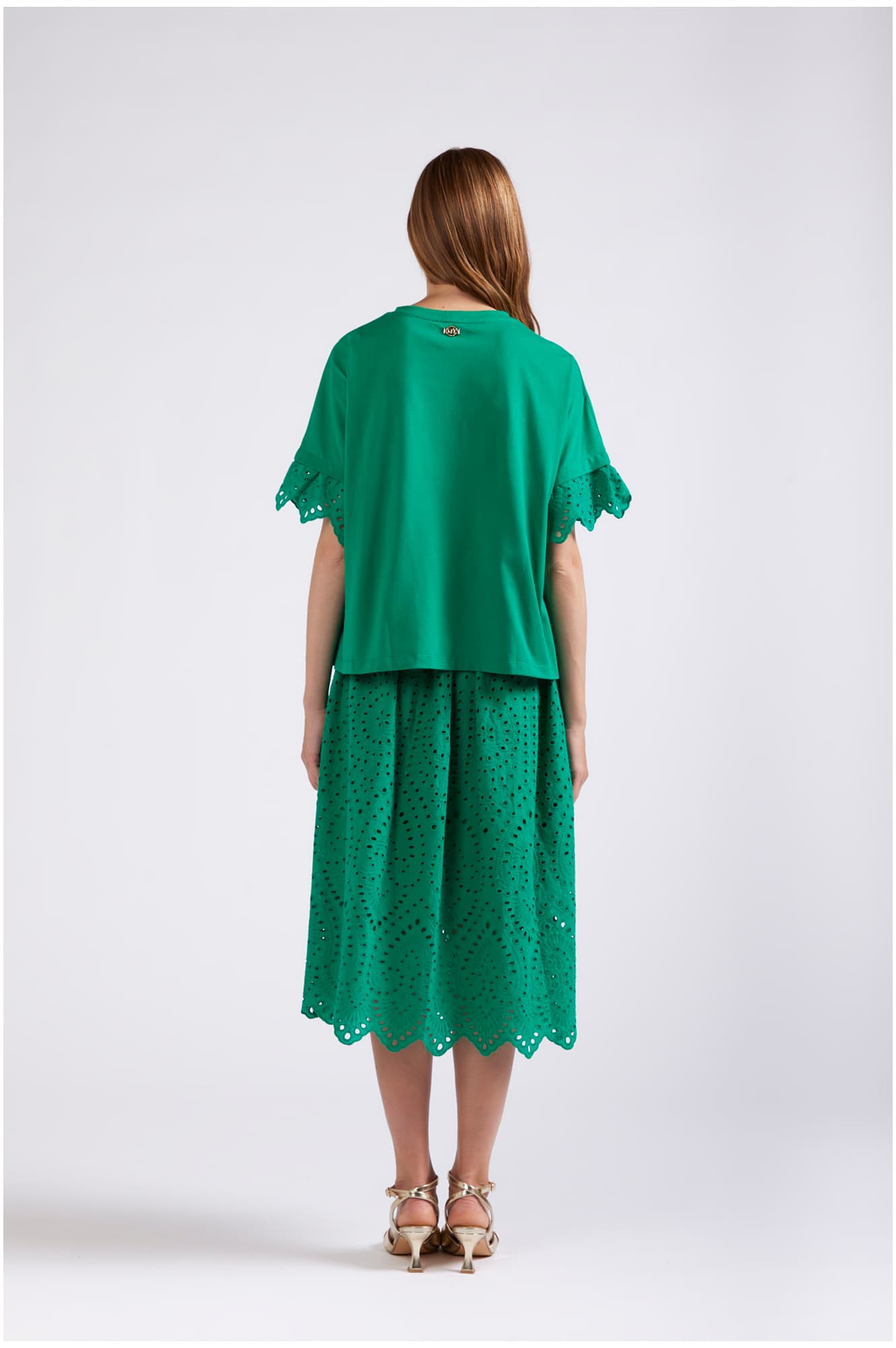 T-shirt a scatolina con sangallo alle maniche verde — vista 2