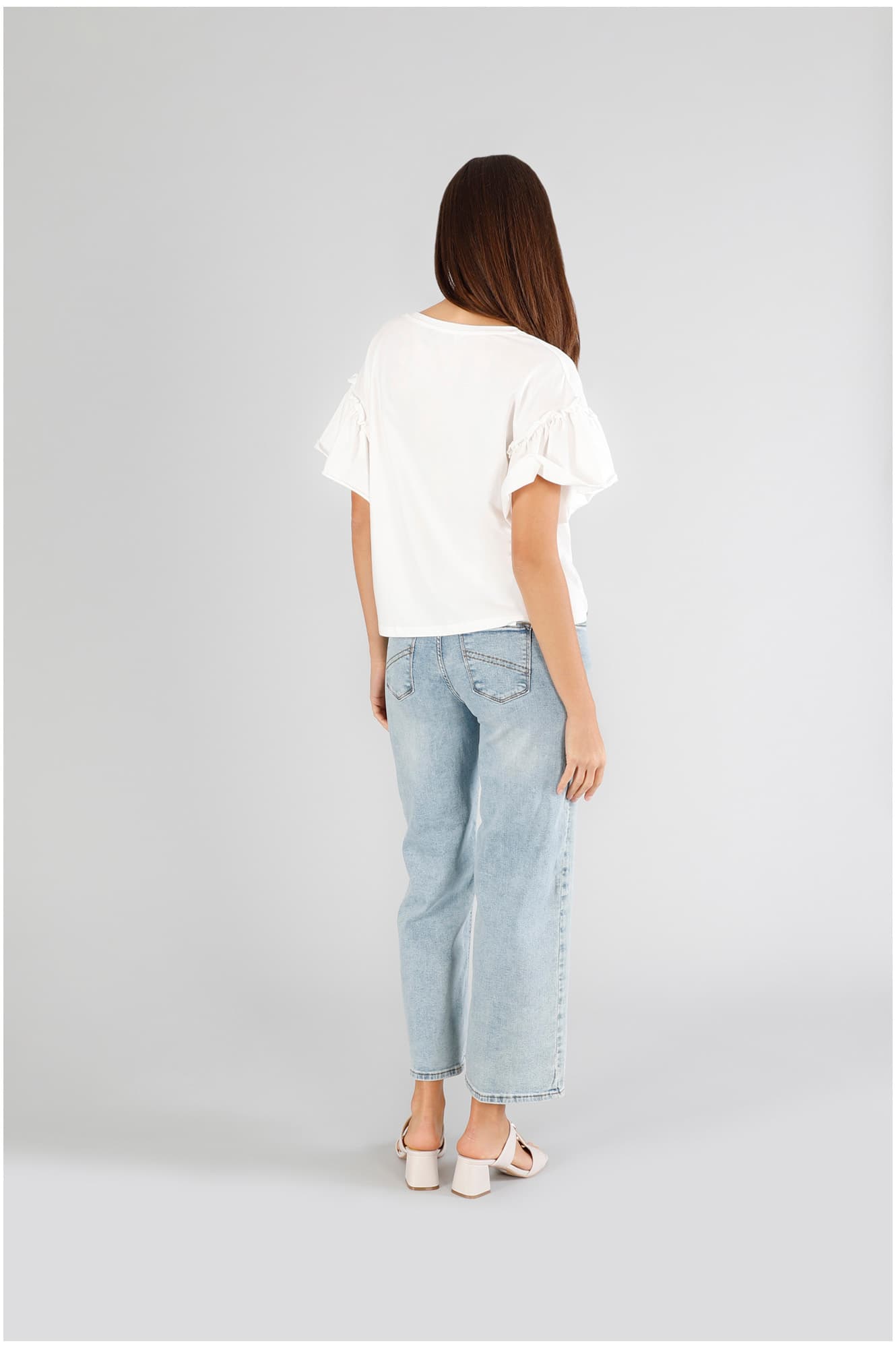 T-shirt manica corta con stampa di donna con cappello bianco — vista 2