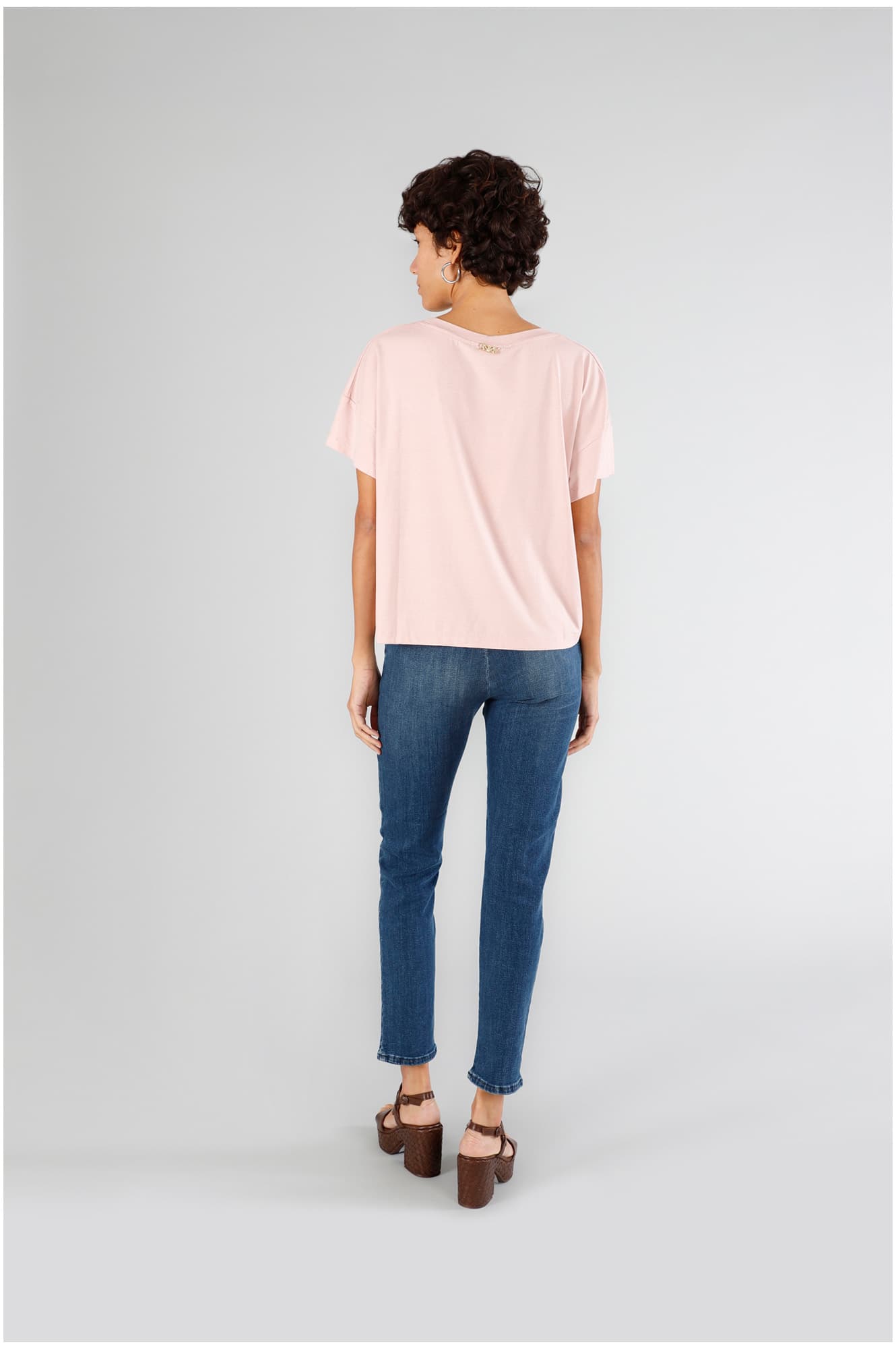 T-shirt girocollo in viscosa rosa — vista 2