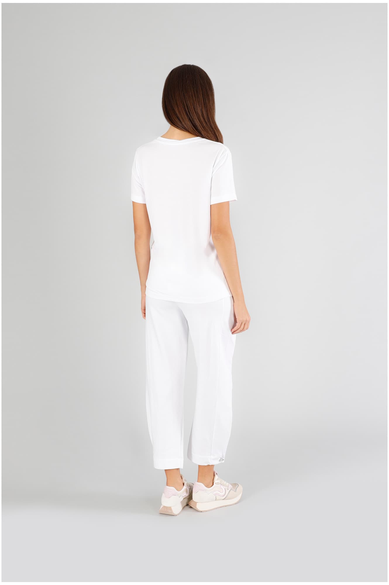 T-shirt girocollo con logo bianco — vista 2