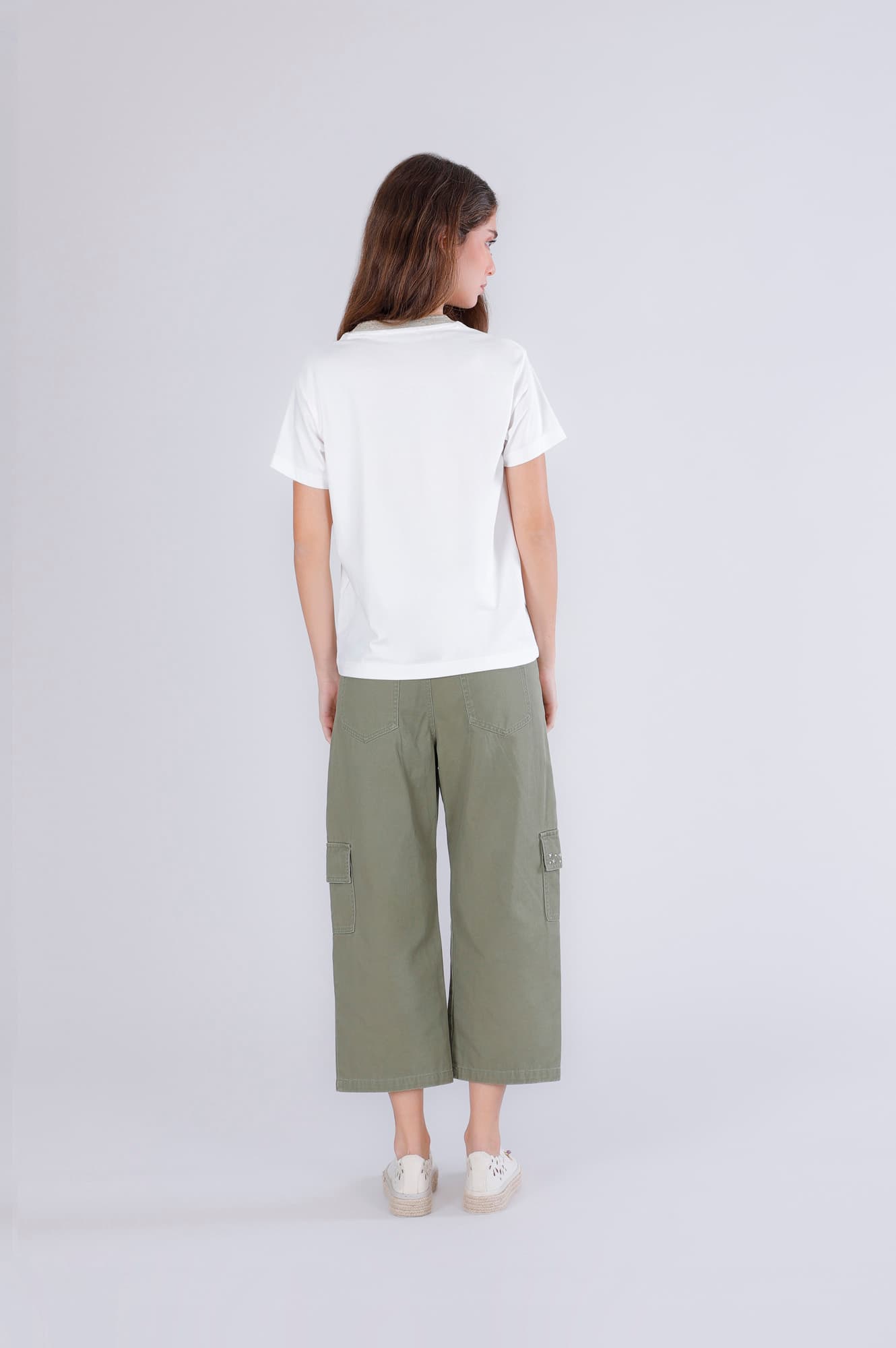 T-shirt con logo con costina lurex allo scollo off white — vista 2