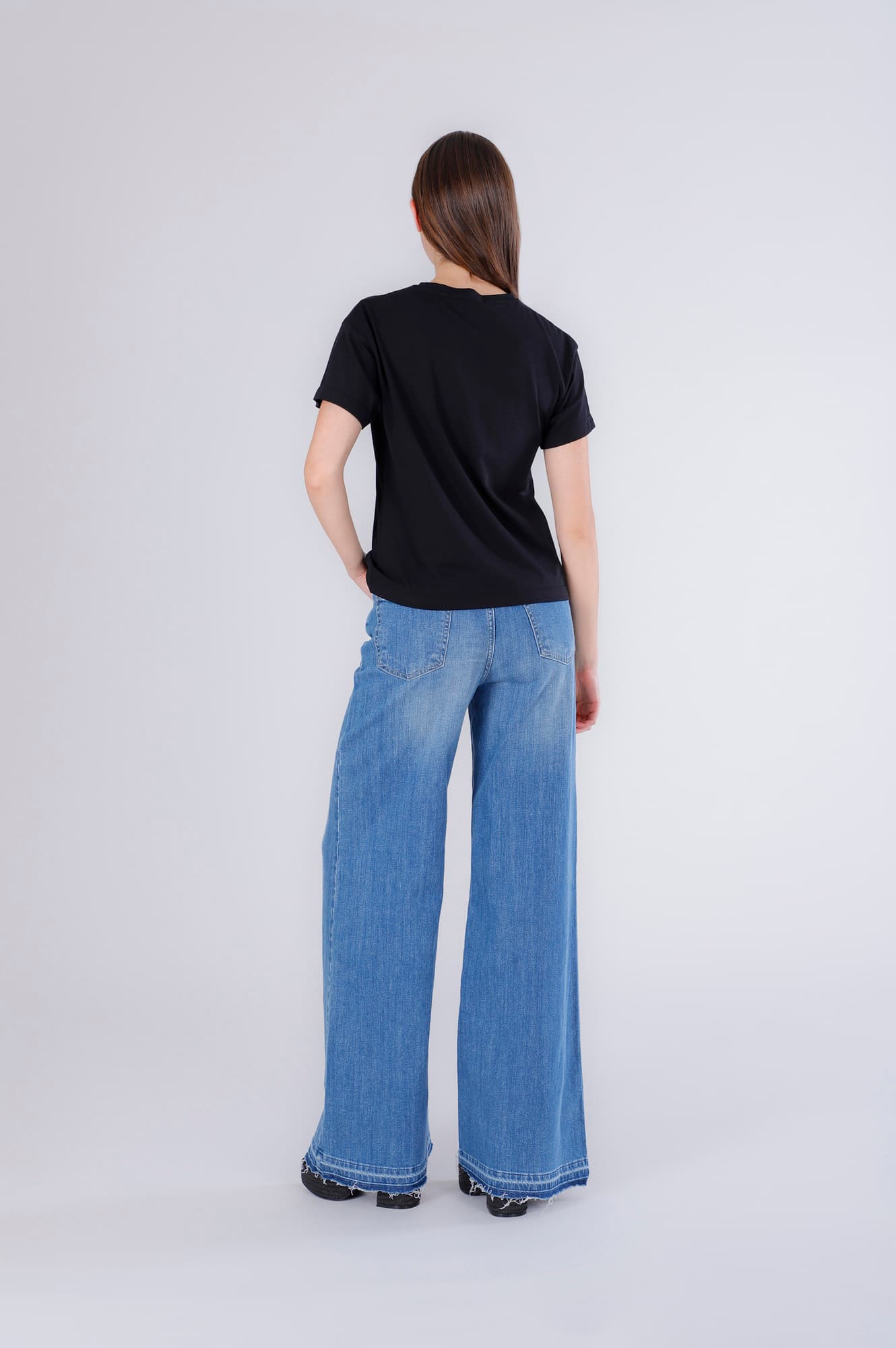 T-shirt con fiori in pailettes nero — vista 2