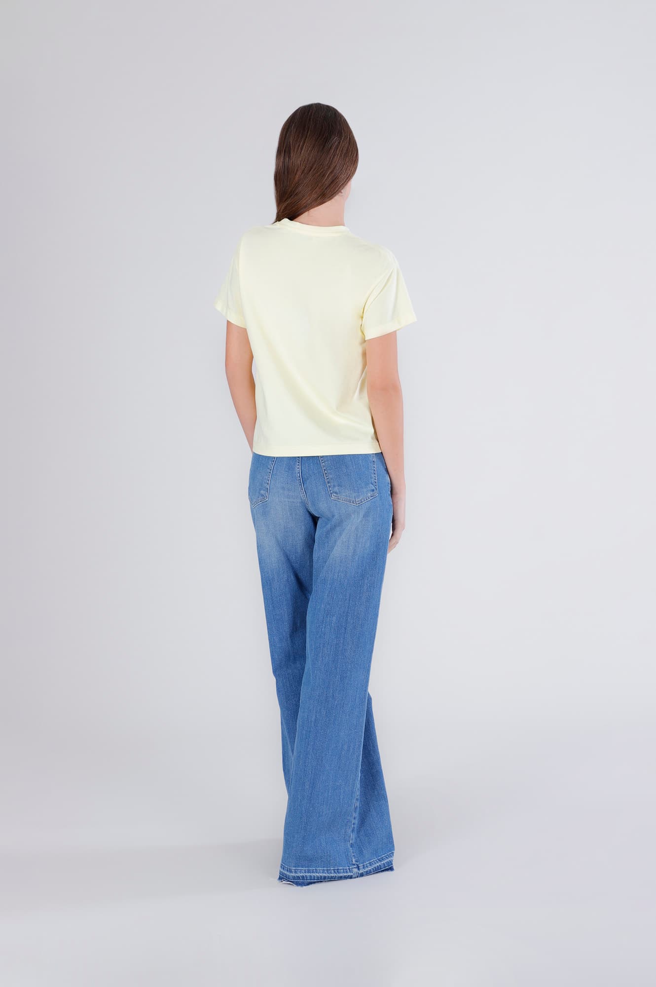 T-shirt con fiori in pailettes giallo — vista 2