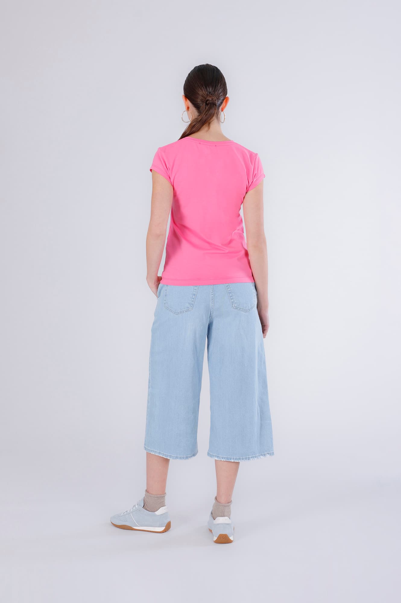 T-shirt con stampa ciliegia e scollo a "v" bubble gum — vista 2