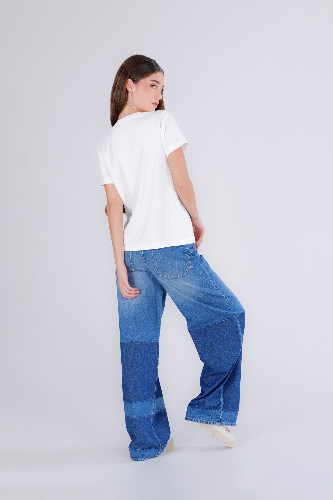 T-shirt con stampa ciliegie off white — vista 2